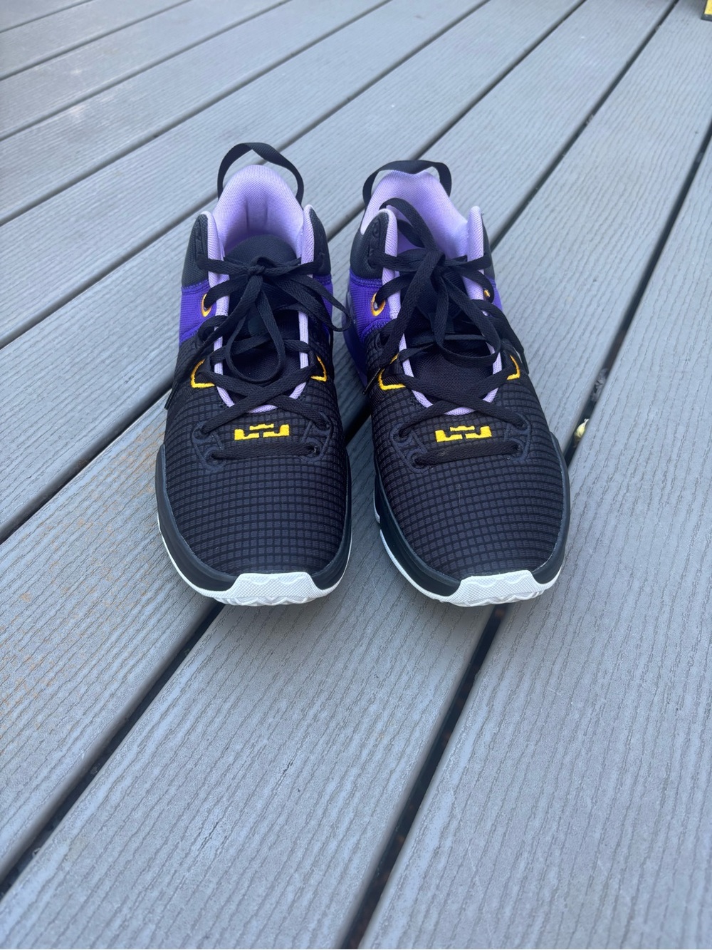 Men’s Nike LeBron Witness 7 Lakers black purple yellow SIZE 13 EUC